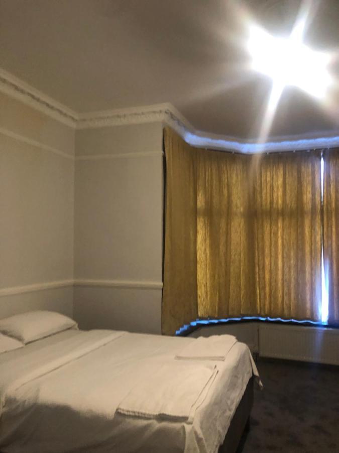 371 Guest House Ig1 4Uq Илфорд Экстерьер фото