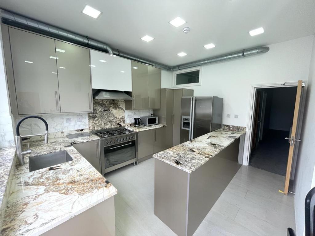 371 Guest House Ig1 4Uq Илфорд Экстерьер фото